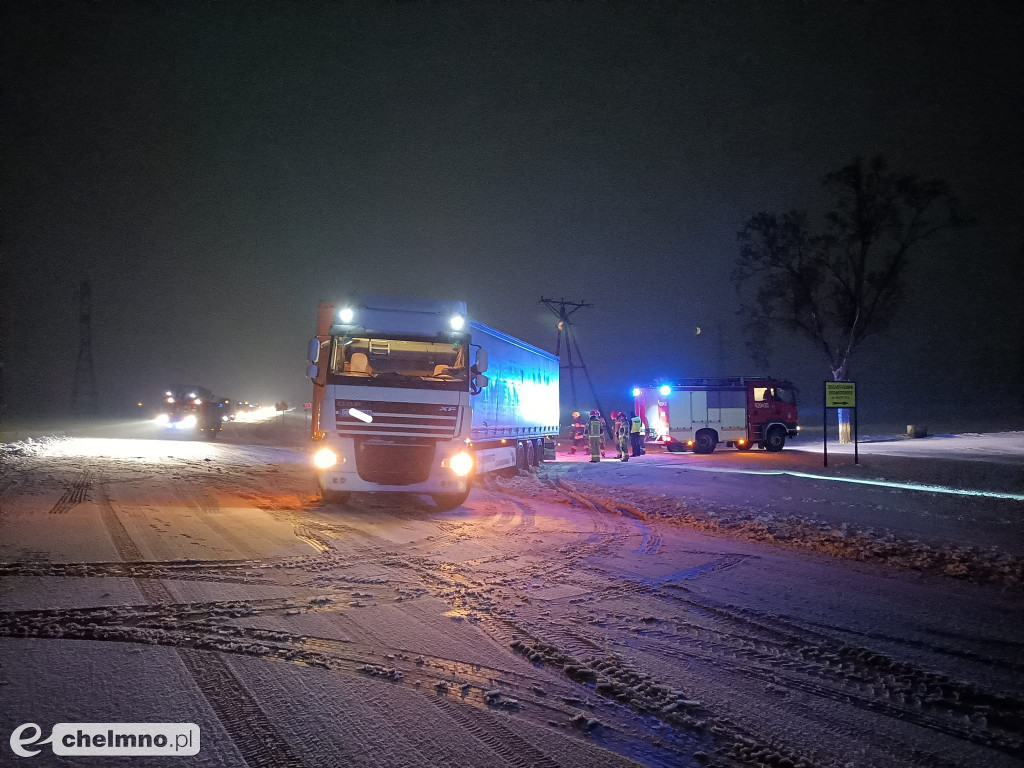 Kilka pojazdów wpadło w poślizg