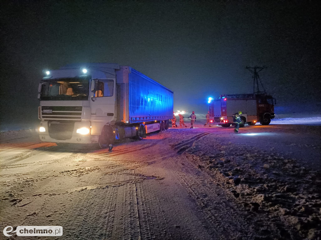 Kilka pojazdów wpadło w poślizg
