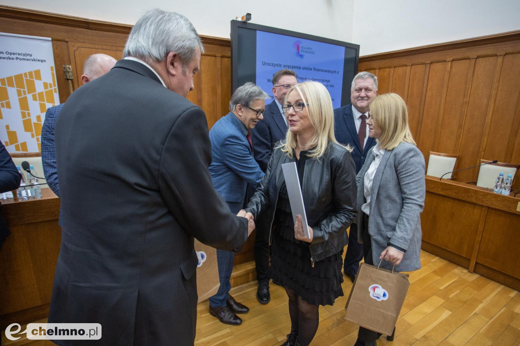 Nowe umowy RPO i PROW: niewielkie projekty