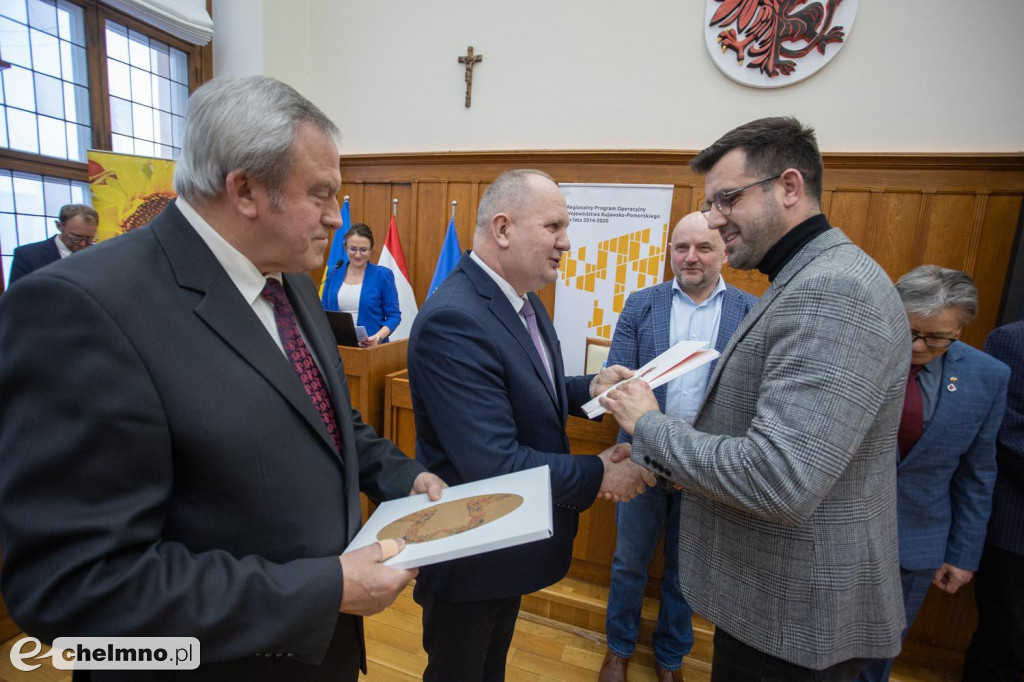 Nowe umowy RPO i PROW: niewielkie projekty