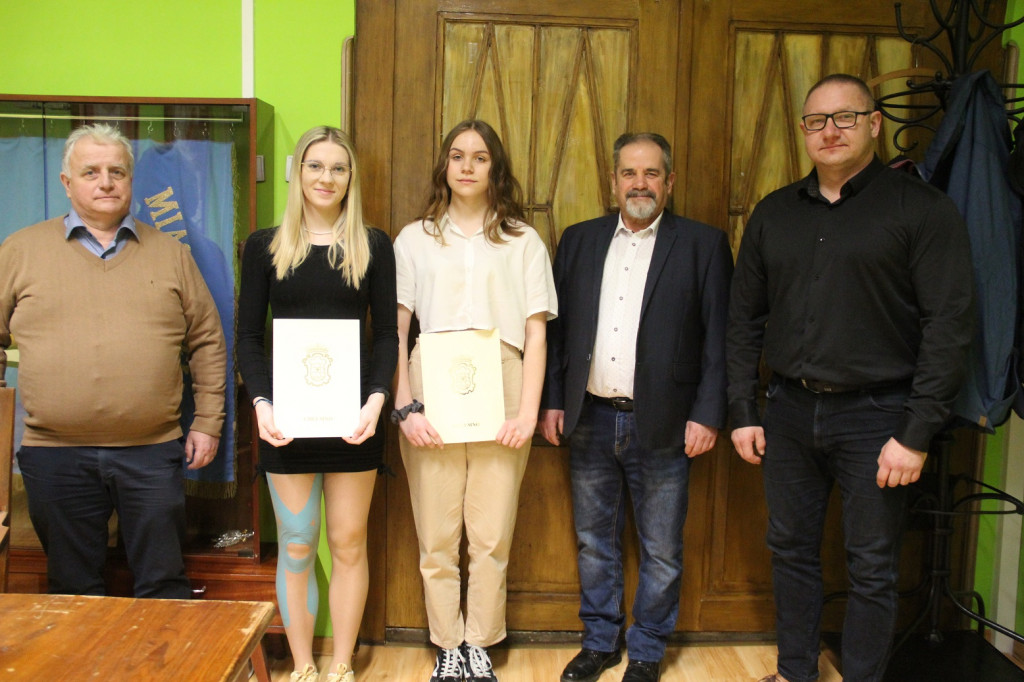 Walecka i Dajewska nagrodzone przez Burmistrza