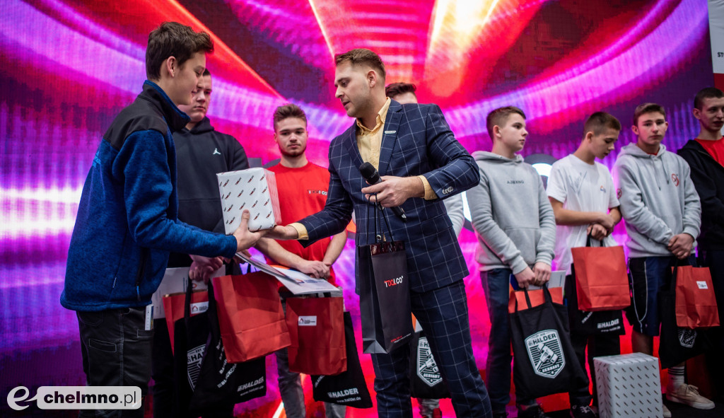 Sukces uczniów ZS nr 2 na Mistrzostwach Dekarstwa