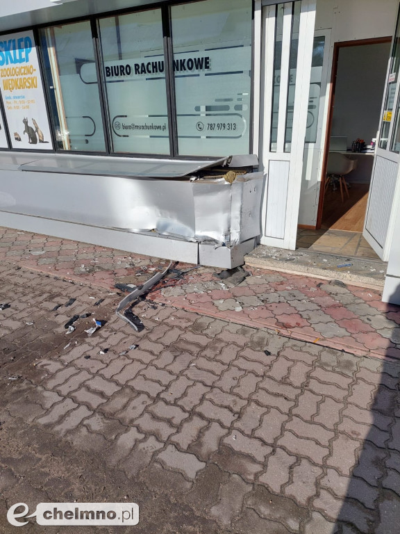 Wpadła w poślizg i wjechała w budynek w Unisławiu