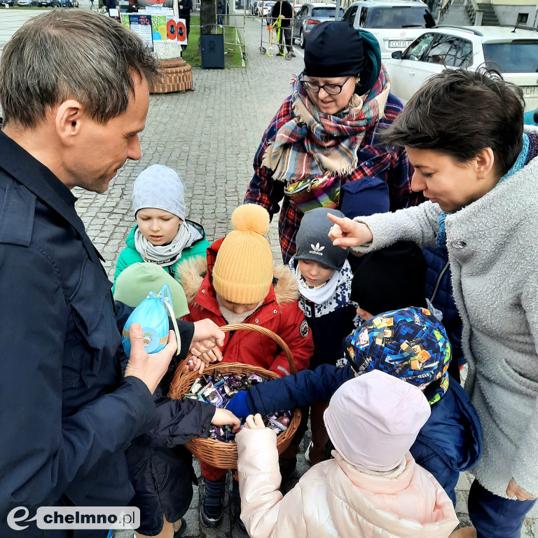 Tak było na wielkanocnej akcji dekorowania drzewka na Rynku