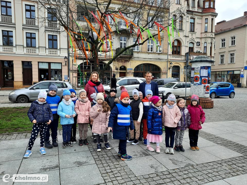 Tak było na wielkanocnej akcji dekorowania drzewka na Rynku