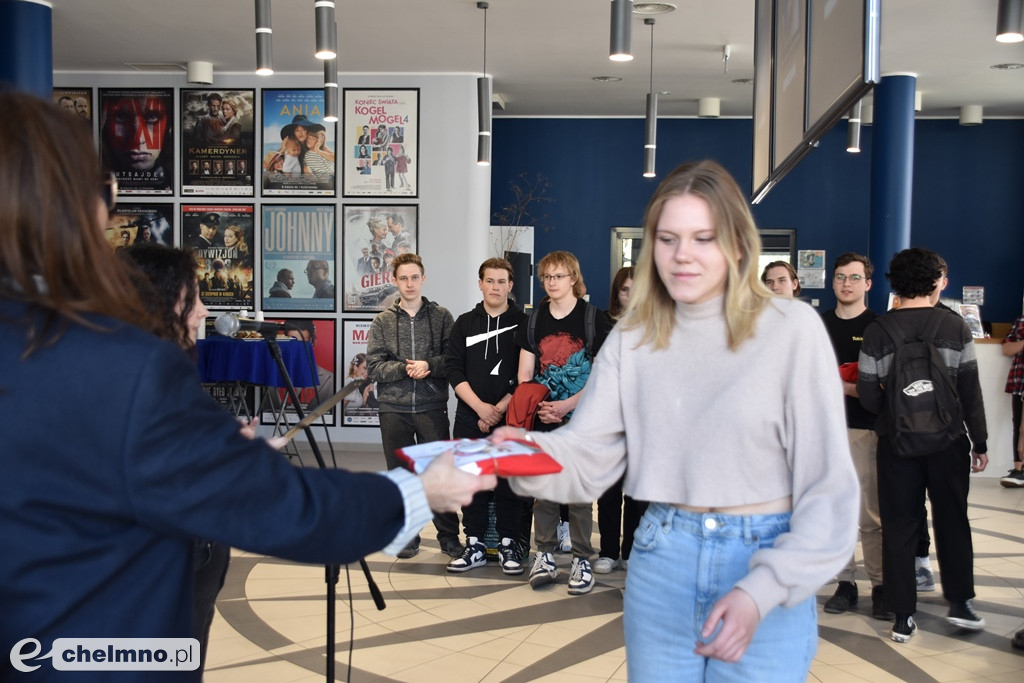 Wystawa z okazji Dnia Ziemi w kinoteatrze Rondo