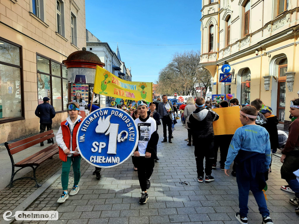 Przemarsz ulicami miasta z okazji Światowego Dnia Ziemi