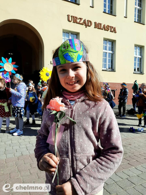 Przemarsz ulicami miasta z okazji Światowego Dnia Ziemi