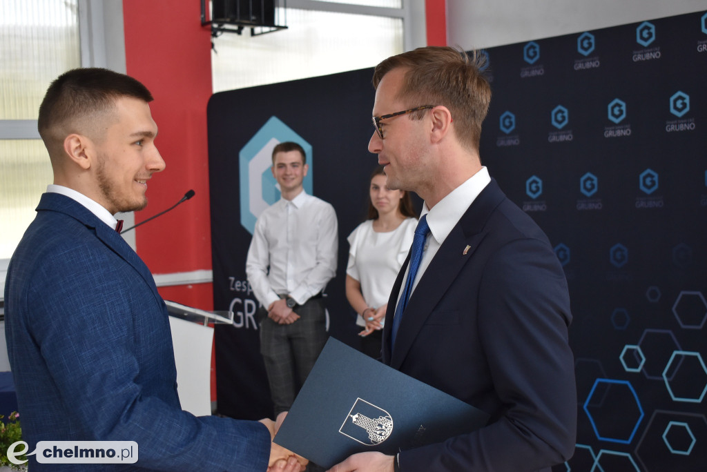 Fotorelacja z zakończenia szkoły uczniów ZS CKZ w Grubnie