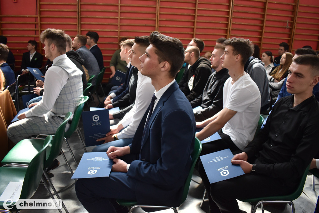 Fotorelacja z zakończenia szkoły uczniów ZS CKZ w Grubnie
