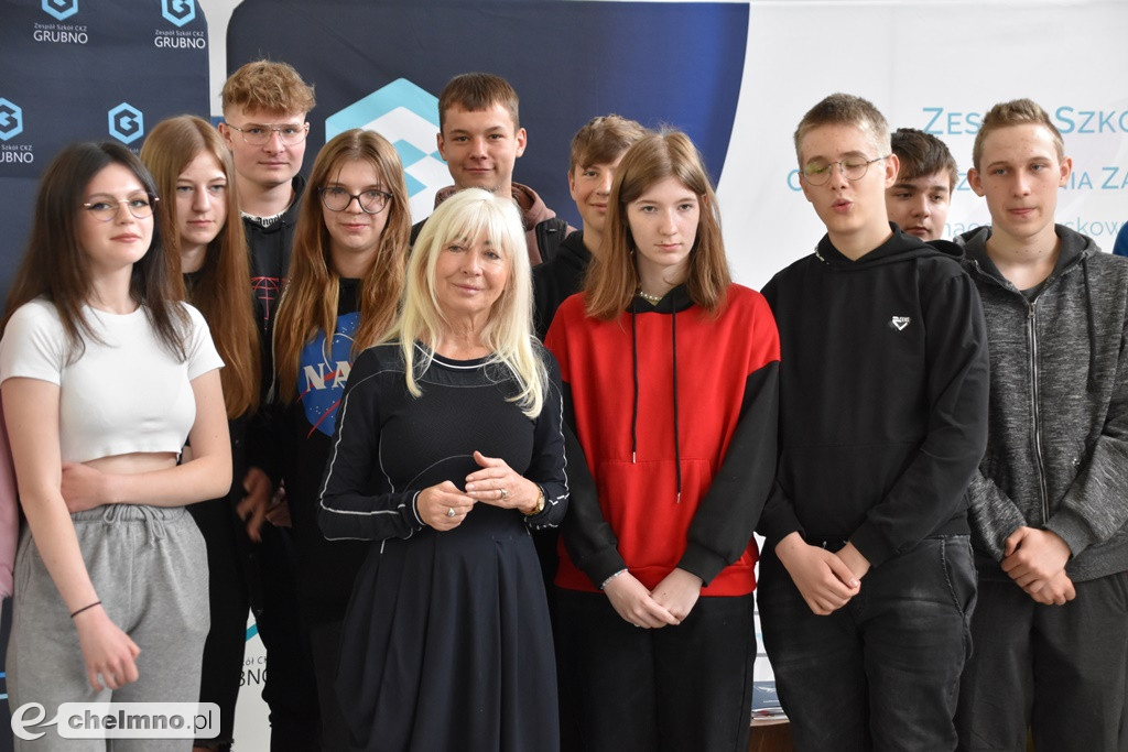 Ciekawe spotkanie z Anną Marią Wesołowską w Grubnie