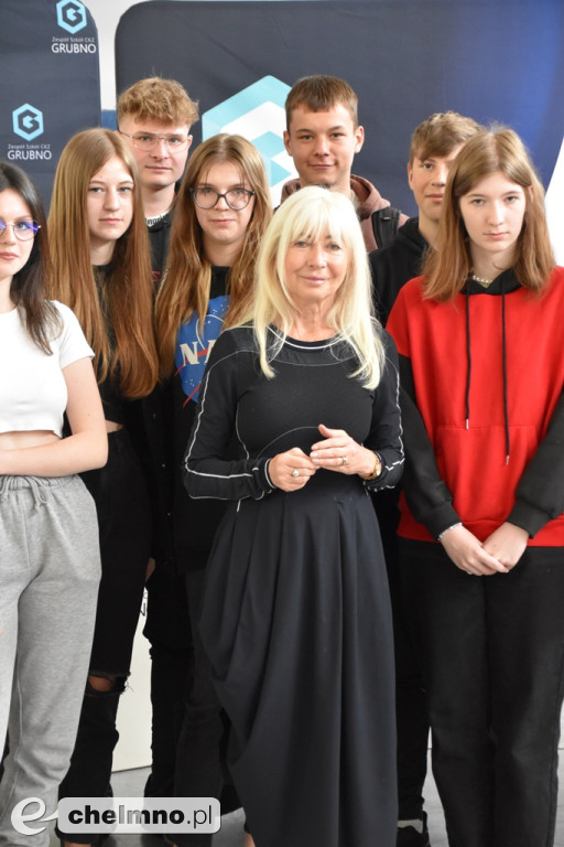 Ciekawe spotkanie z Anną Marią Wesołowską w Grubnie