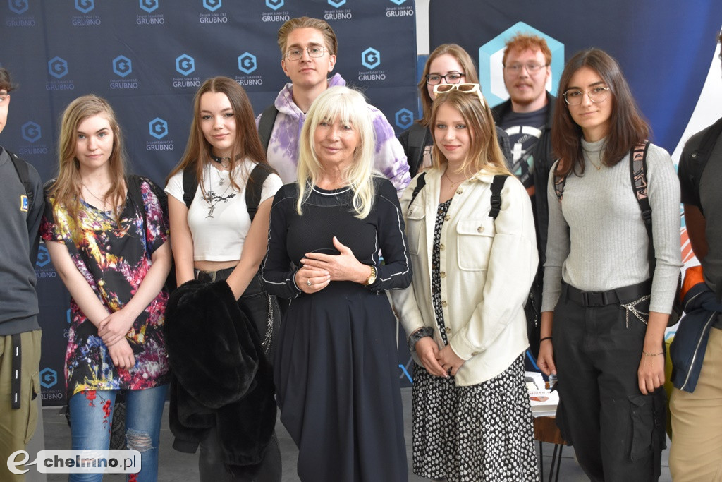 Ciekawe spotkanie z Anną Marią Wesołowską w Grubnie