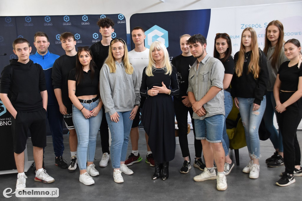 Ciekawe spotkanie z Anną Marią Wesołowską w Grubnie
