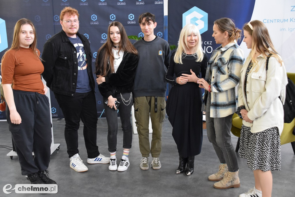Ciekawe spotkanie z Anną Marią Wesołowską w Grubnie