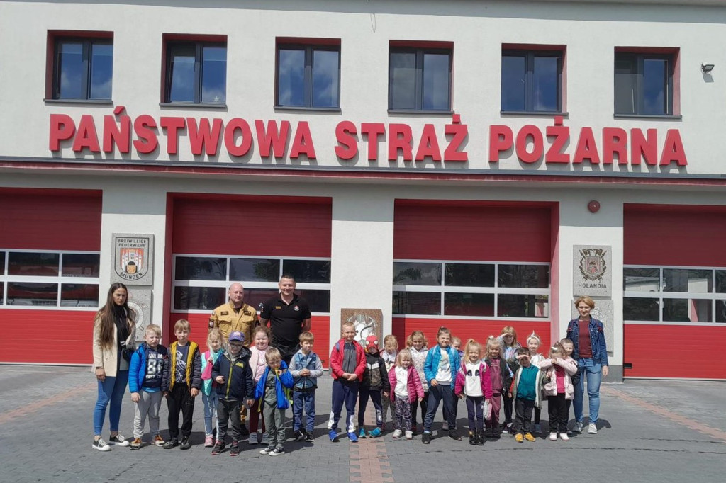 Przedszkolaki z wizytą u strażaków