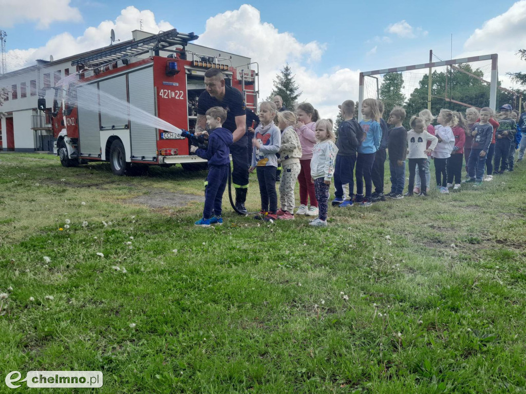 Przedszkolaki z wizytą u strażaków