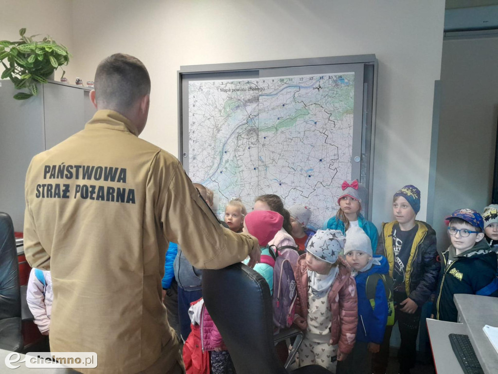 Przedszkolaki z wizytą u strażaków