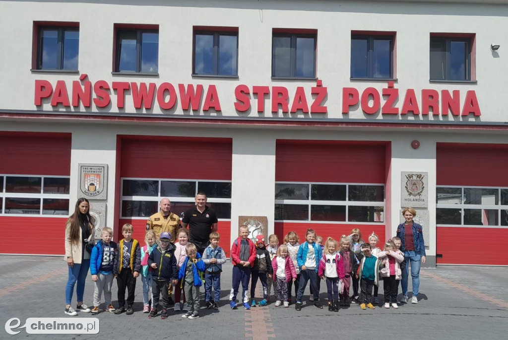Przedszkolaki z wizytą u strażaków