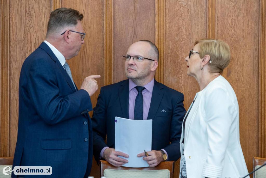 Wotum zaufania i absolutorium dla zarządu województwa