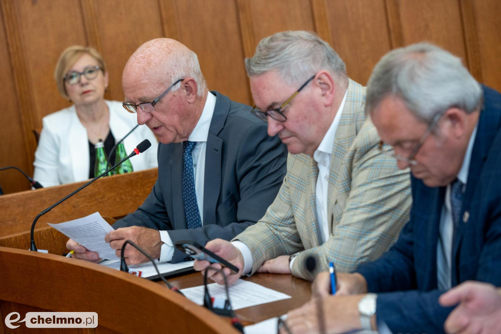 Wotum zaufania i absolutorium dla zarządu województwa