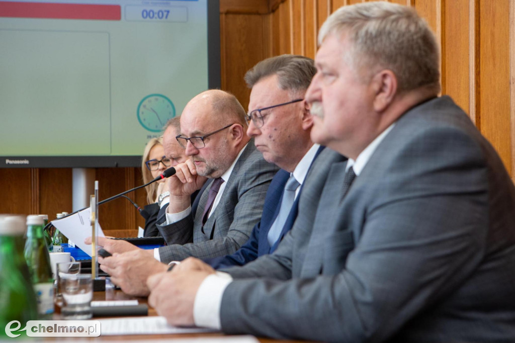 Wotum zaufania i absolutorium dla zarządu województwa