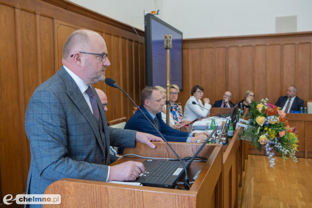 Wotum zaufania i absolutorium dla zarządu województwa