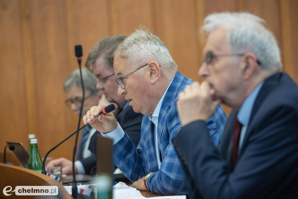 Wotum zaufania i absolutorium dla zarządu województwa