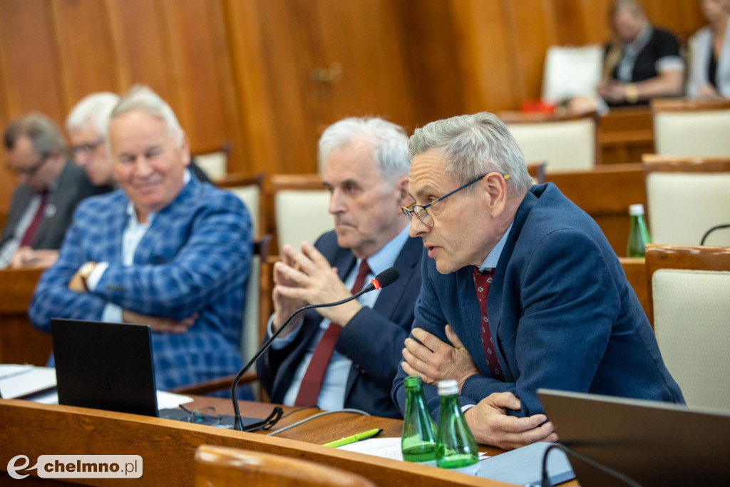 Wotum zaufania i absolutorium dla zarządu województwa