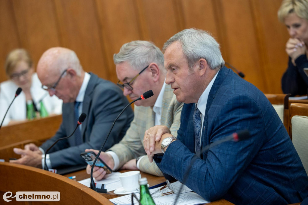 Wotum zaufania i absolutorium dla zarządu województwa