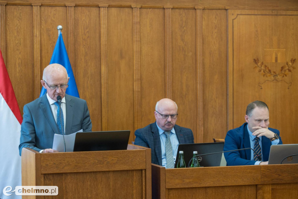 Wotum zaufania i absolutorium dla zarządu województwa