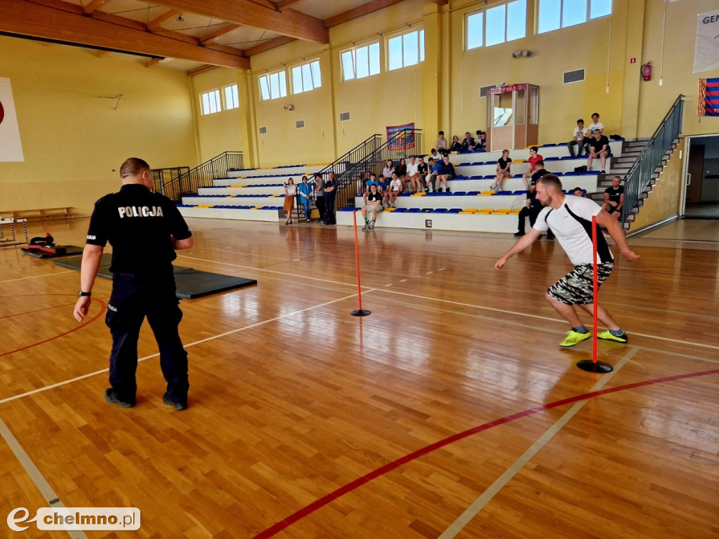 Policyjny test sprawności fizycznej w Stolnie