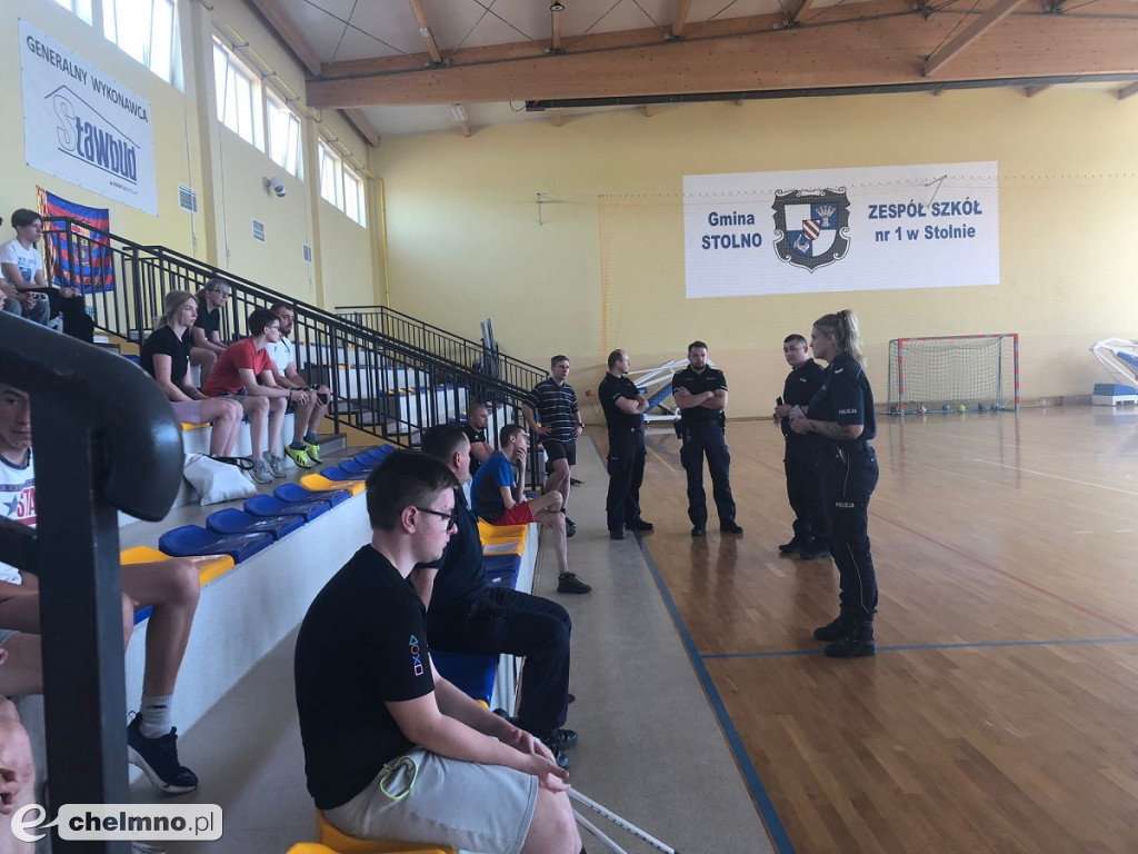 Policyjny test sprawności fizycznej w Stolnie