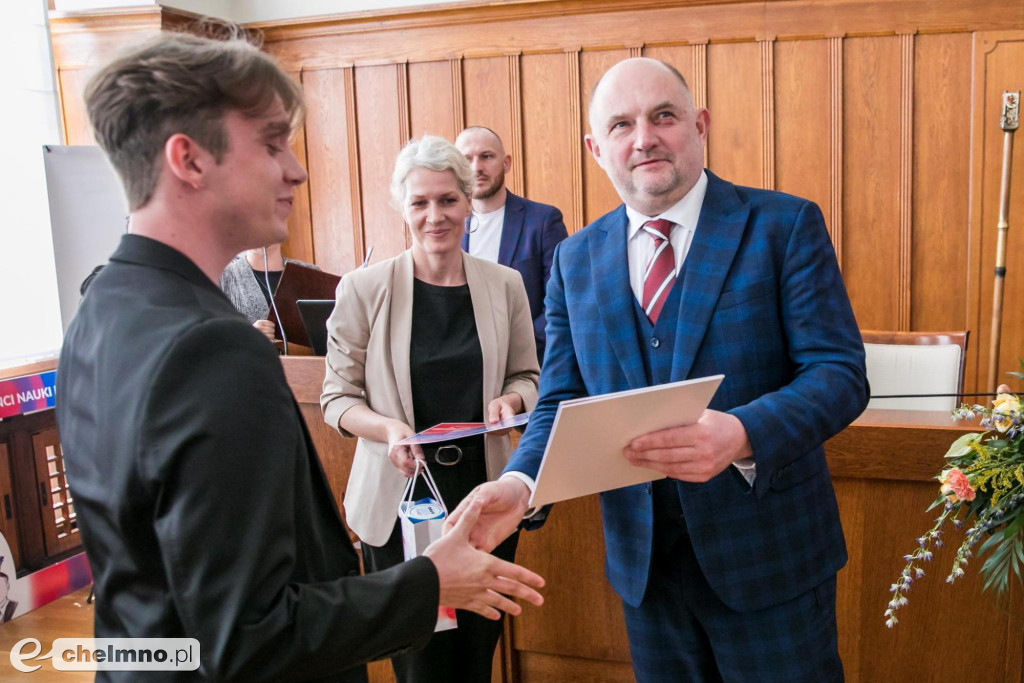 Gratulujemy laureatom konkursów o naukowych gigantach regionu