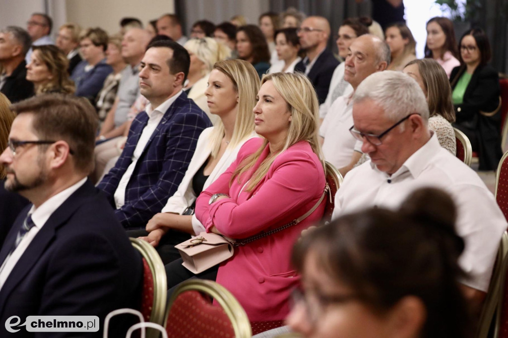O pieczy zastępczej na konferencji