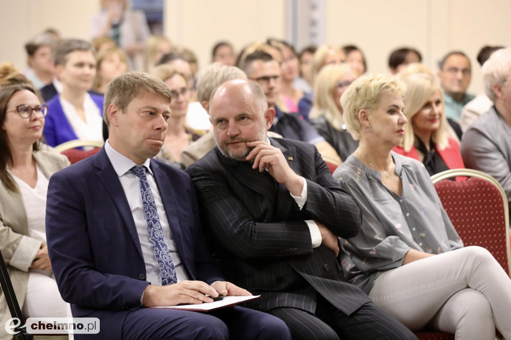 O pieczy zastępczej na konferencji