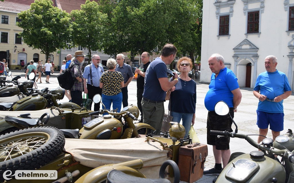 Uczestnicy X Zlotu Szlakiem Twierdzy Chełmno przybyli na Rynek