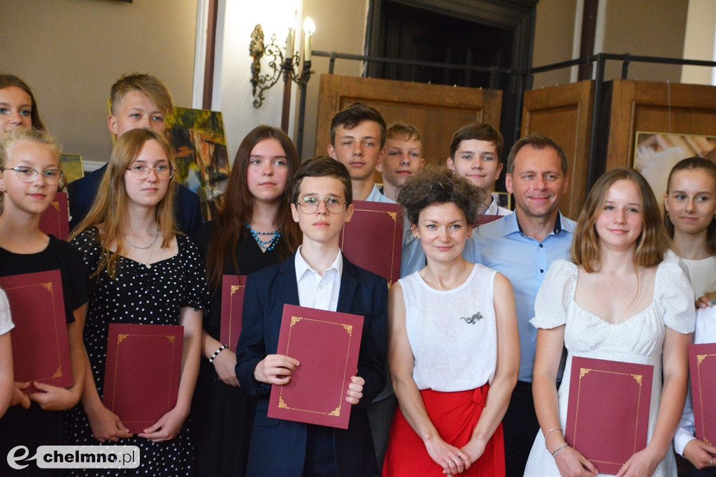 Nagrody Burmistrza dla uczniów z najlepszymi wynikami