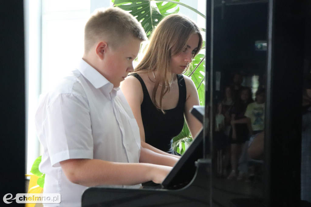 Wernisaż prac plastycznych dzieci i młodzieży w Rondzie