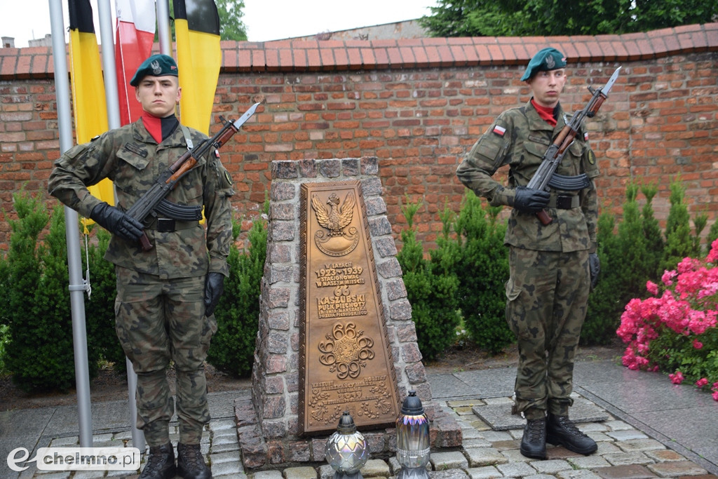 Święto 66 Kaszubskiego Pułku Piechoty przed Pomnikiem Kaszubskim