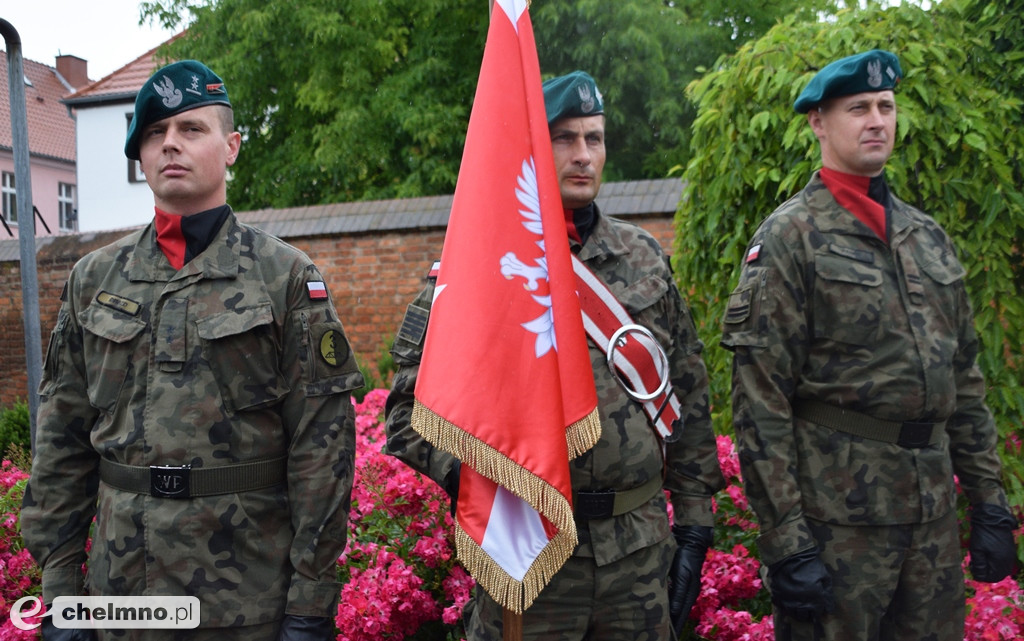 Święto 66 Kaszubskiego Pułku Piechoty przed Pomnikiem Kaszubskim