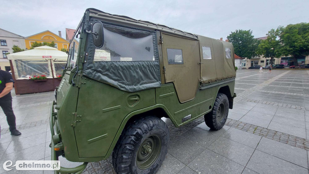 Szlakiem Kopernikowskim- zlot zabytkowych aut w Chełmnie