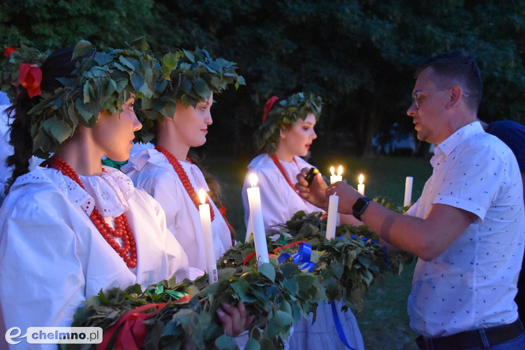 Symboliczne obrzędy Nocy Świętojańskiej w wykonaniu ZPiT 