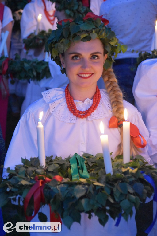 Symboliczne obrzędy Nocy Świętojańskiej w wykonaniu ZPiT 