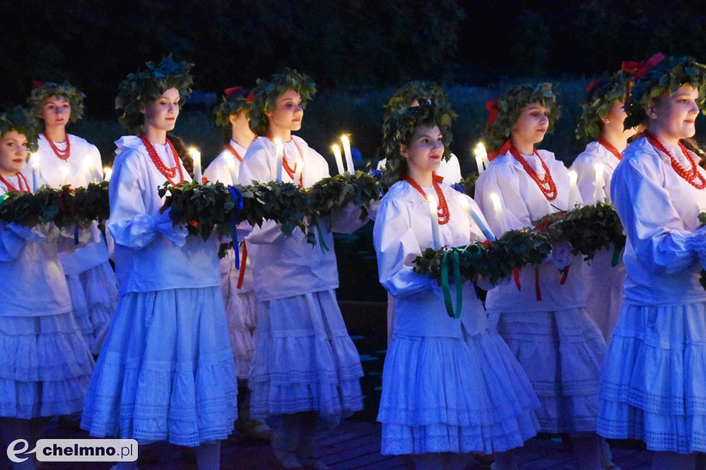Symboliczne obrzędy Nocy Świętojańskiej w wykonaniu ZPiT 