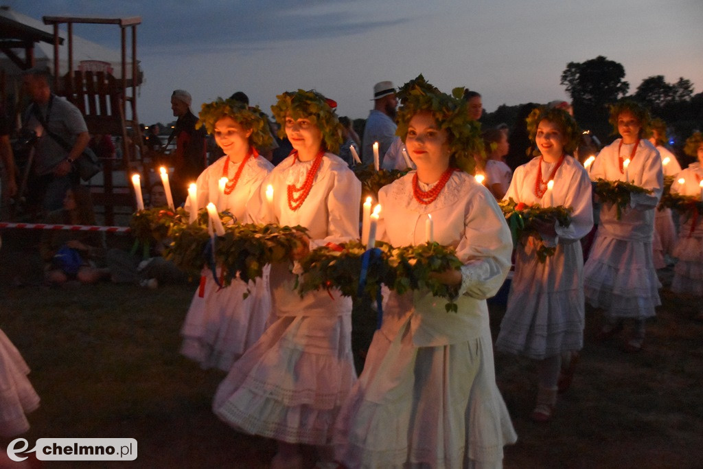 Symboliczne obrzędy Nocy Świętojańskiej w wykonaniu ZPiT 