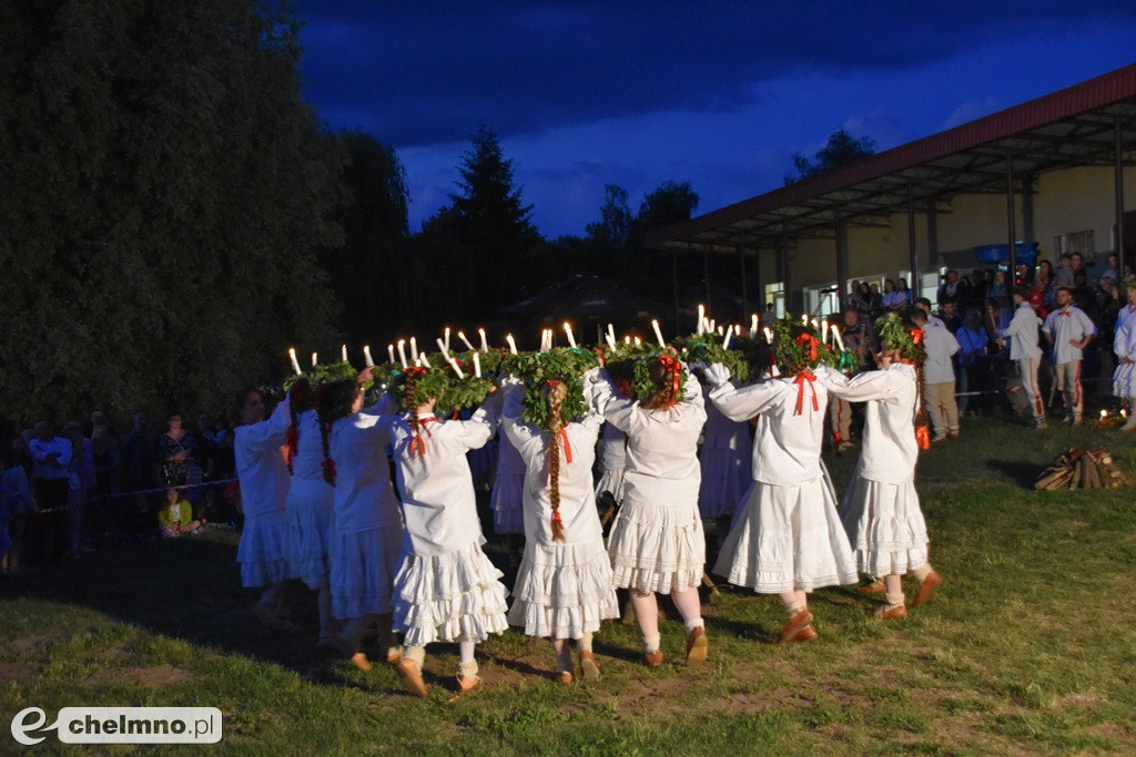 Symboliczne obrzędy Nocy Świętojańskiej w wykonaniu ZPiT 