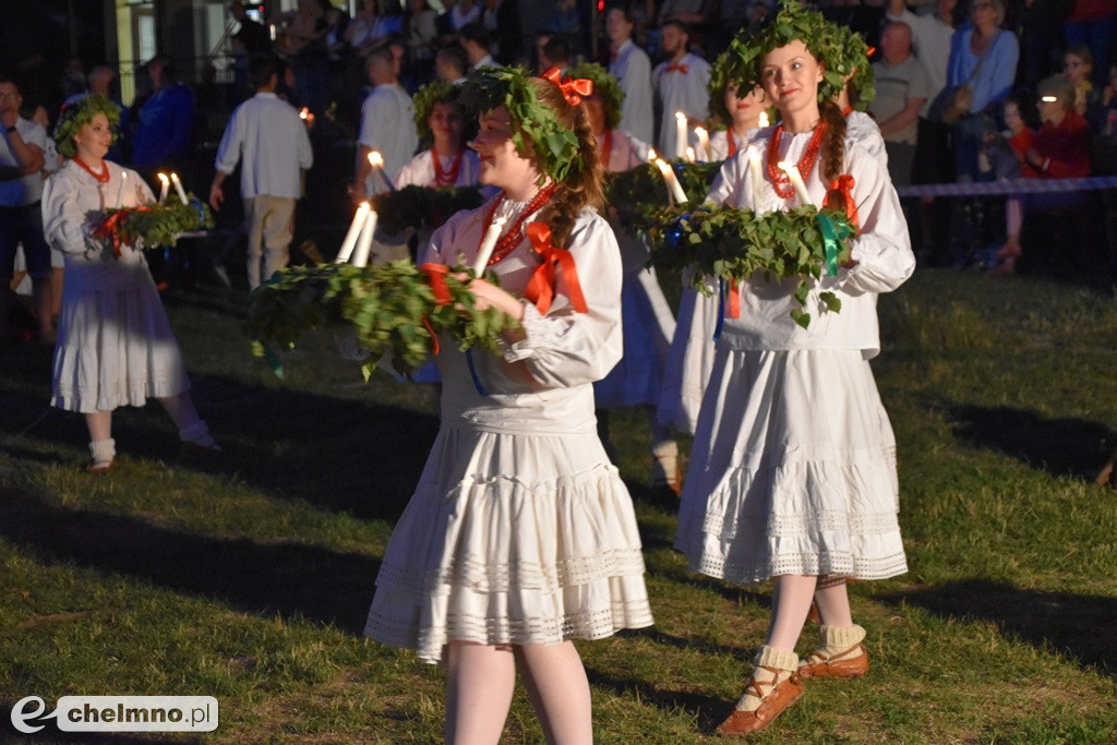 Symboliczne obrzędy Nocy Świętojańskiej w wykonaniu ZPiT 
