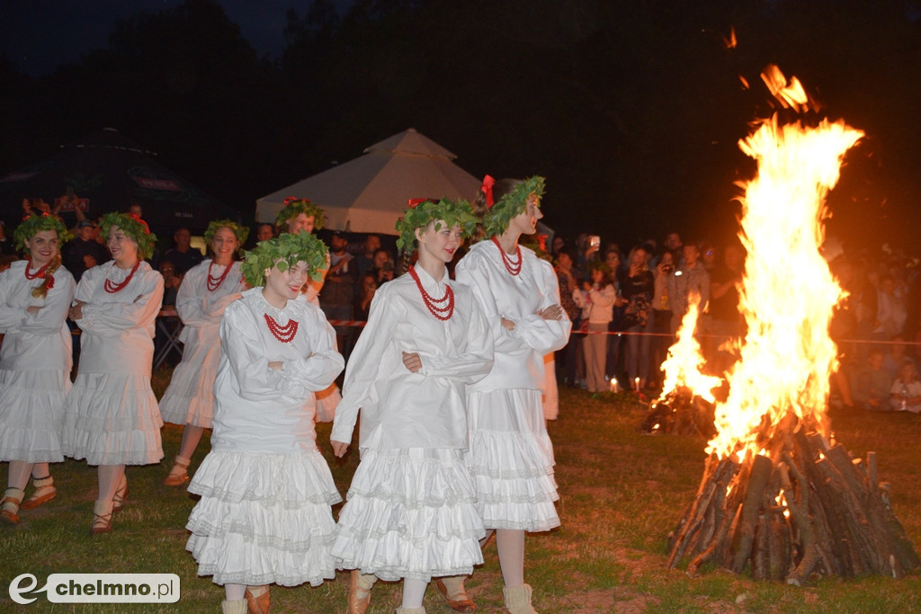 Symboliczne obrzędy Nocy Świętojańskiej w wykonaniu ZPiT 
