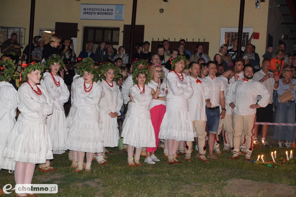 Symboliczne obrzędy Nocy Świętojańskiej w wykonaniu ZPiT 